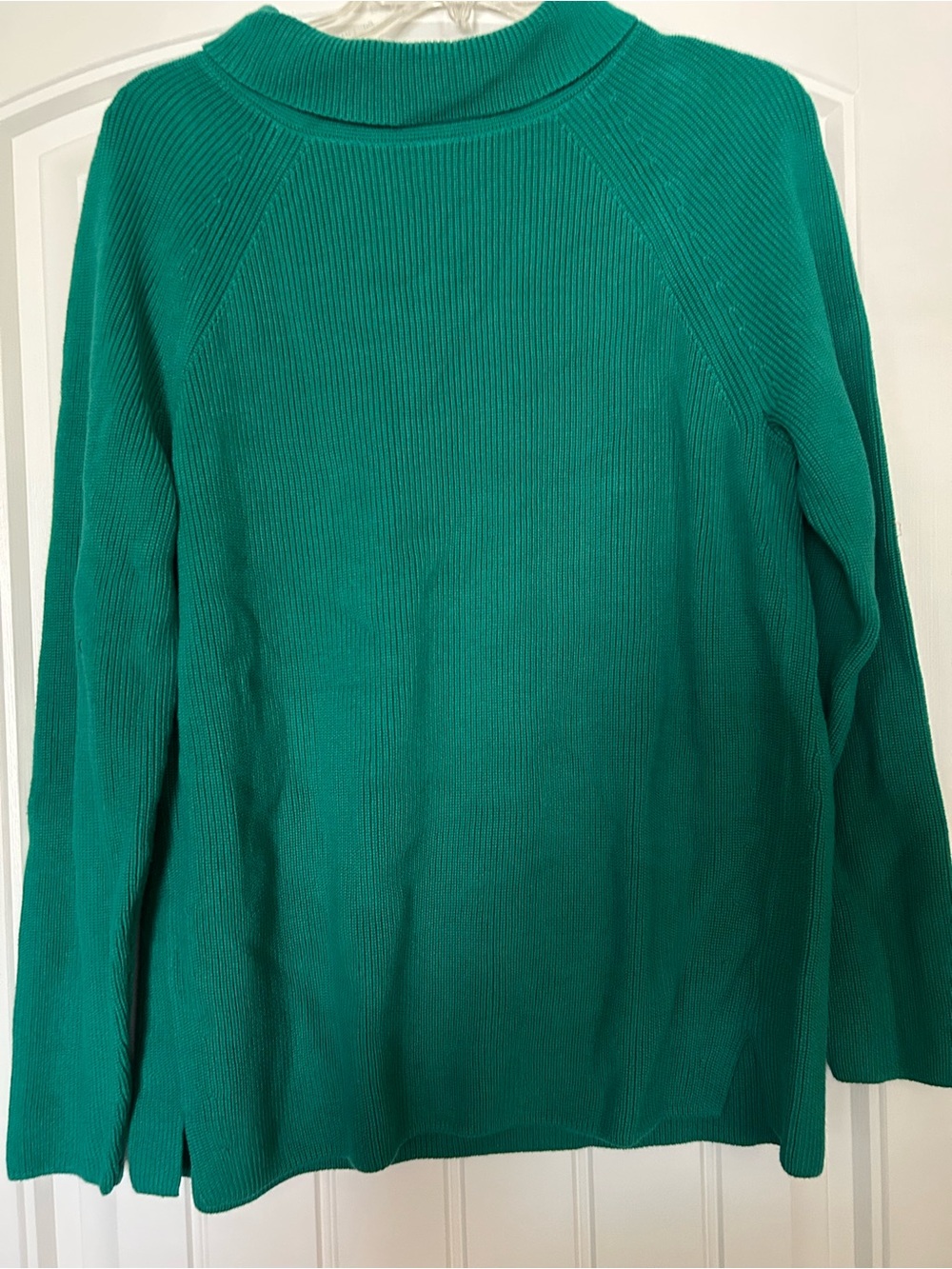 Women's Kelly green  Ribbed Long-Sleeve Sweater.  NWOT